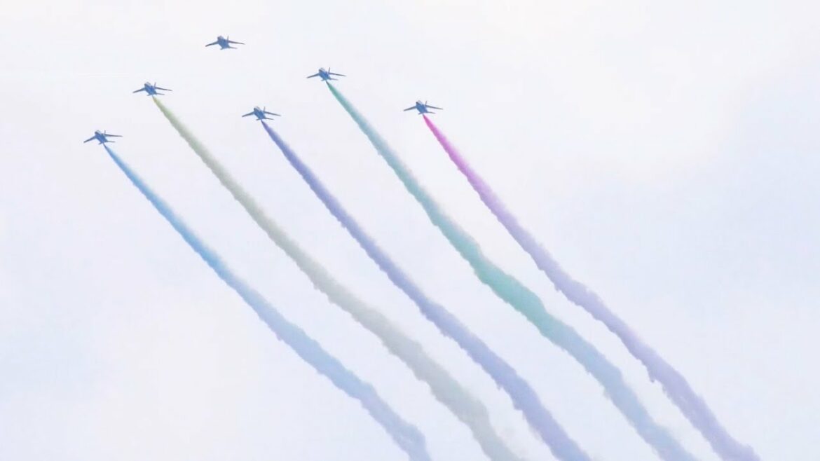 Blue Impulse Draw the Olympic symbol in the sky of Tokyo # Tokyo2020