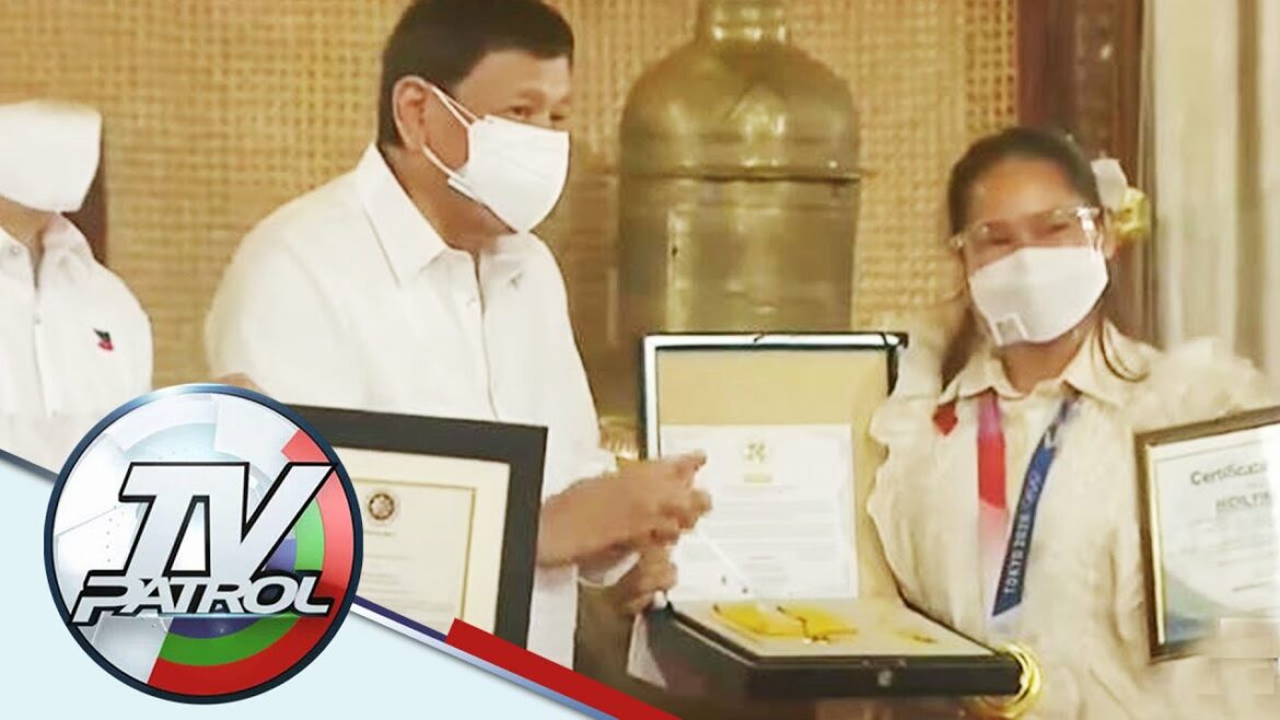 Athletes at the Tokyo Olympics, awarded incentive awards by Pang. Duterte | TV Patrol