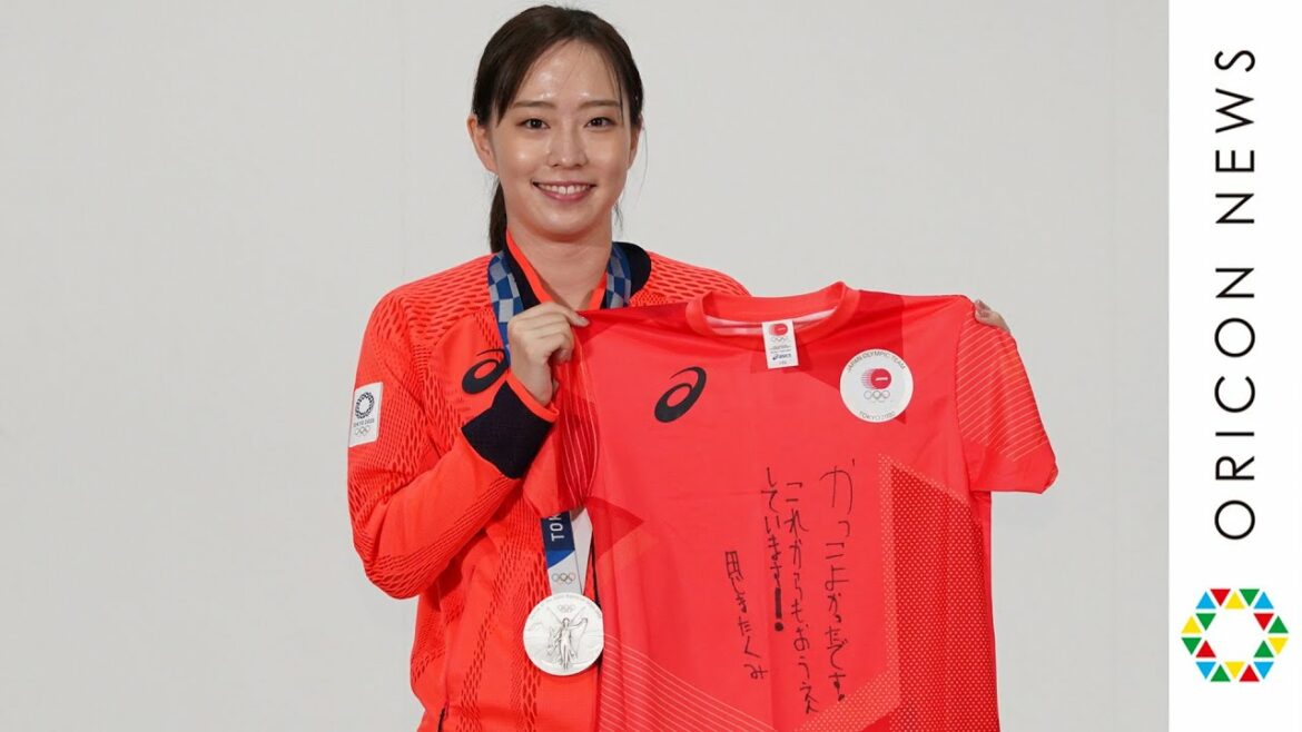 Kasumi Ishikawa, heartfelt thanks for supporting the Olympics TEAM RED® support uniform exchange ceremony