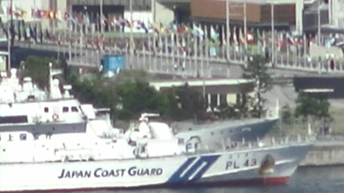 Flags of each country fluttering in the Odaiba competition venue and the Olympic Village that can be seen over Tokyo Bay during the Olympic Games