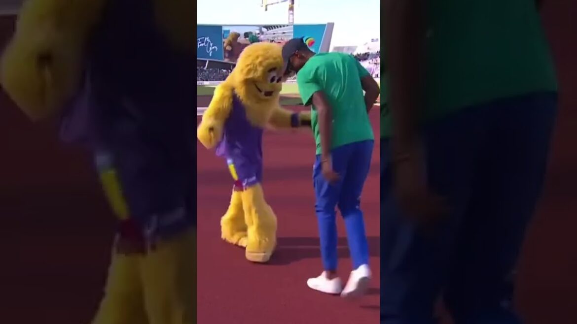 😂 ALISON DOS SANTOS DANCING WITH BIG FOOT IN THE WORLD