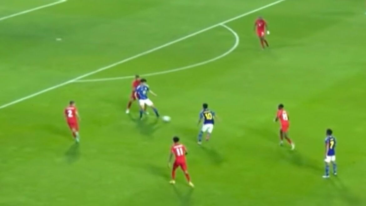 Takumi Minamino shoots like a lie Takumi Minamino shoots like a lie