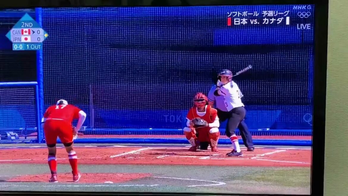 [Tokyo Olympics]Softball Yukiko Ueno's fastball crushes the metal bat ❗ #Shorts
