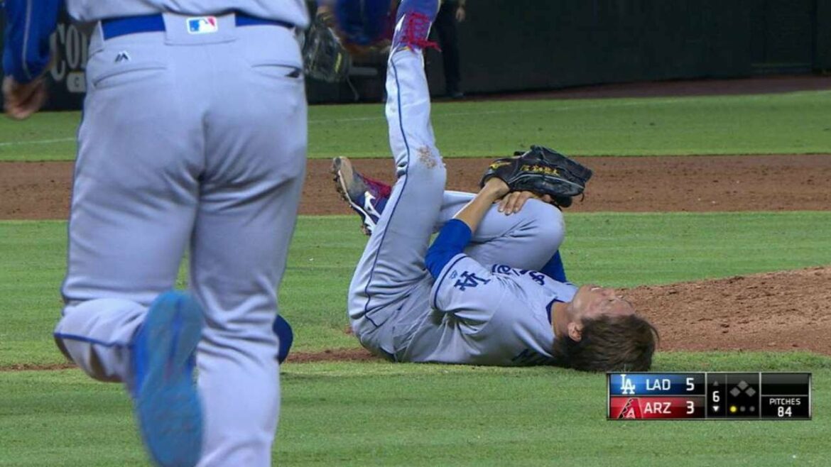 LAD@ARI: Maeda exits after taking a ball off his leg