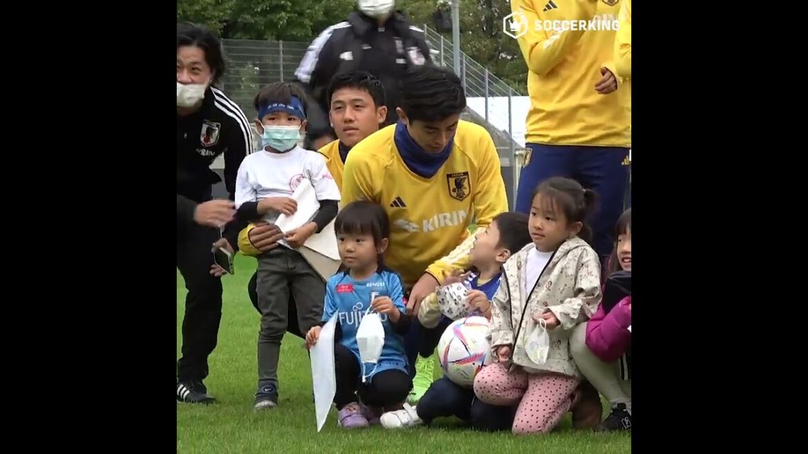 Shogo Taniguchi finds Kawasaki F Uni girl 👀