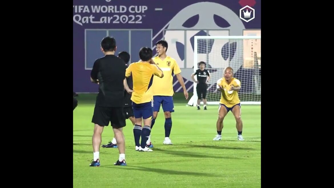 The ball from Yuki Soma hits Shooto Machino in the face.