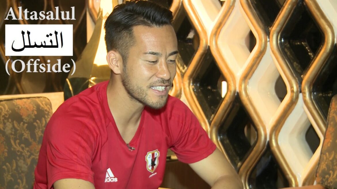 Maya Yoshida and Ahmed Yasin try to learn each other's language