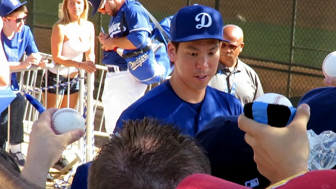 Kenta Maeda Autograph Craziness @Dodgers