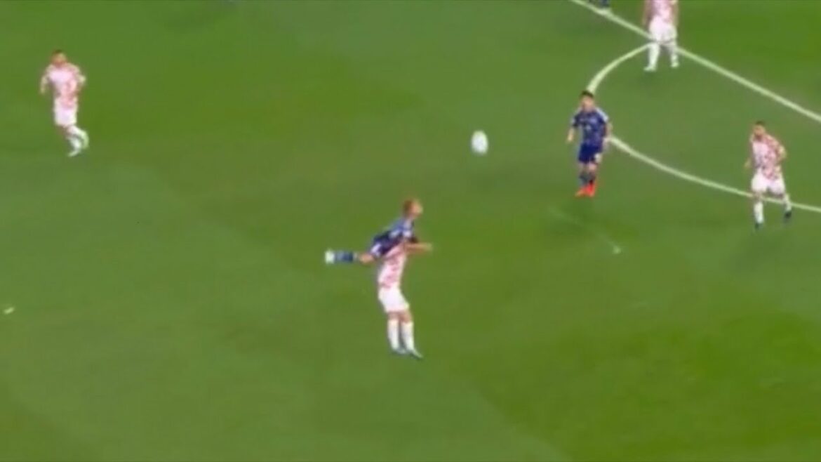 Yuto Nagatomo jumping not at the level of 36 years old