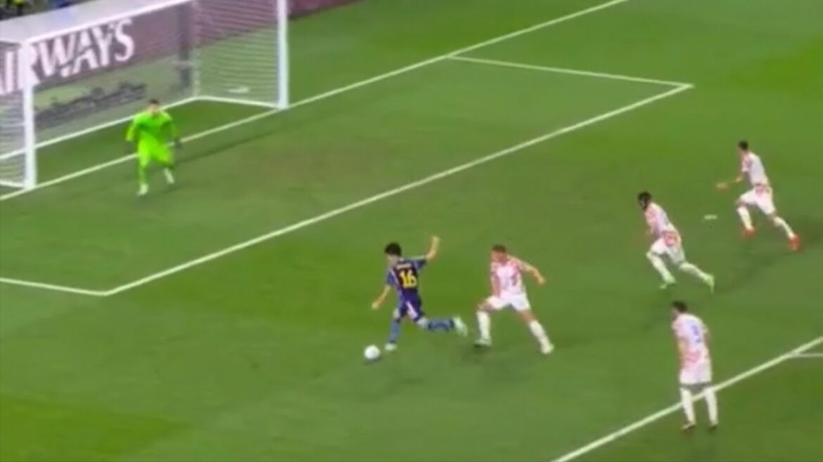 Kaoru Mitoma “Tomiyasu, hit it” Kaoru Mitoma "Tomiyasu, hit it"