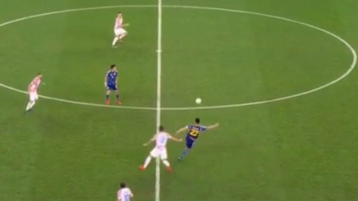 Maya Yoshida making a shocking pass