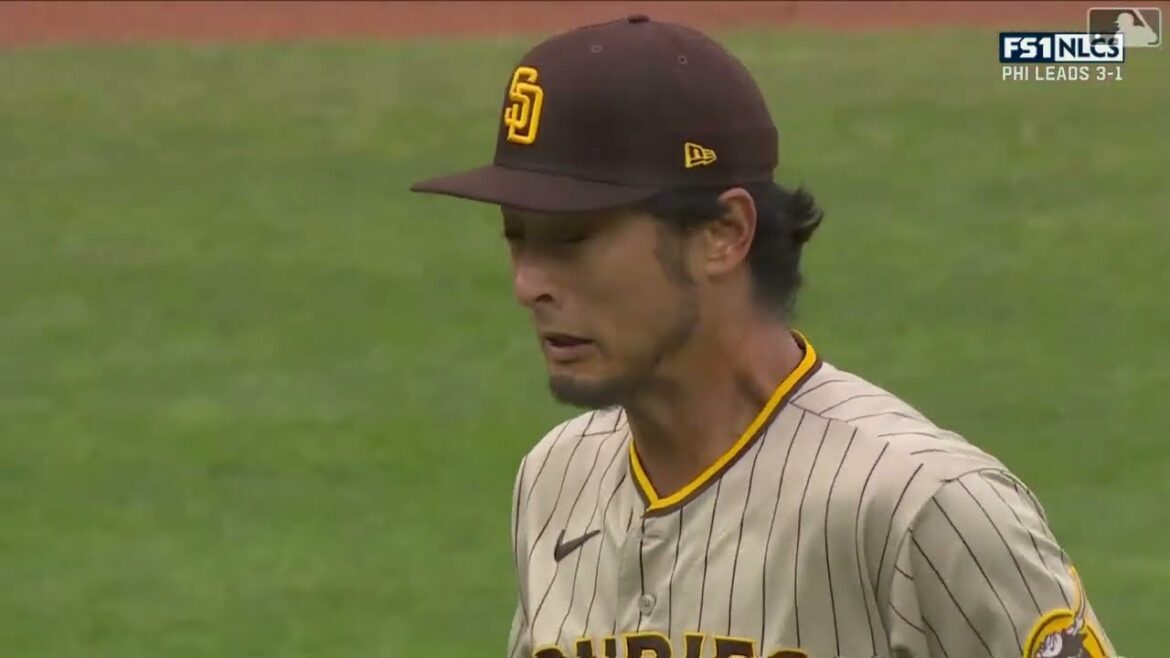 Yu Darvish, who is pitching well, is hit by an accidental catcher’s return ball. Yu Darvish, who is pitching well, is hit by an accidental catcher's return ball.
