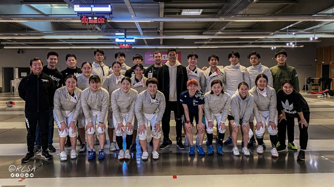 Eiji Kawashima meets Japanese swordswomen