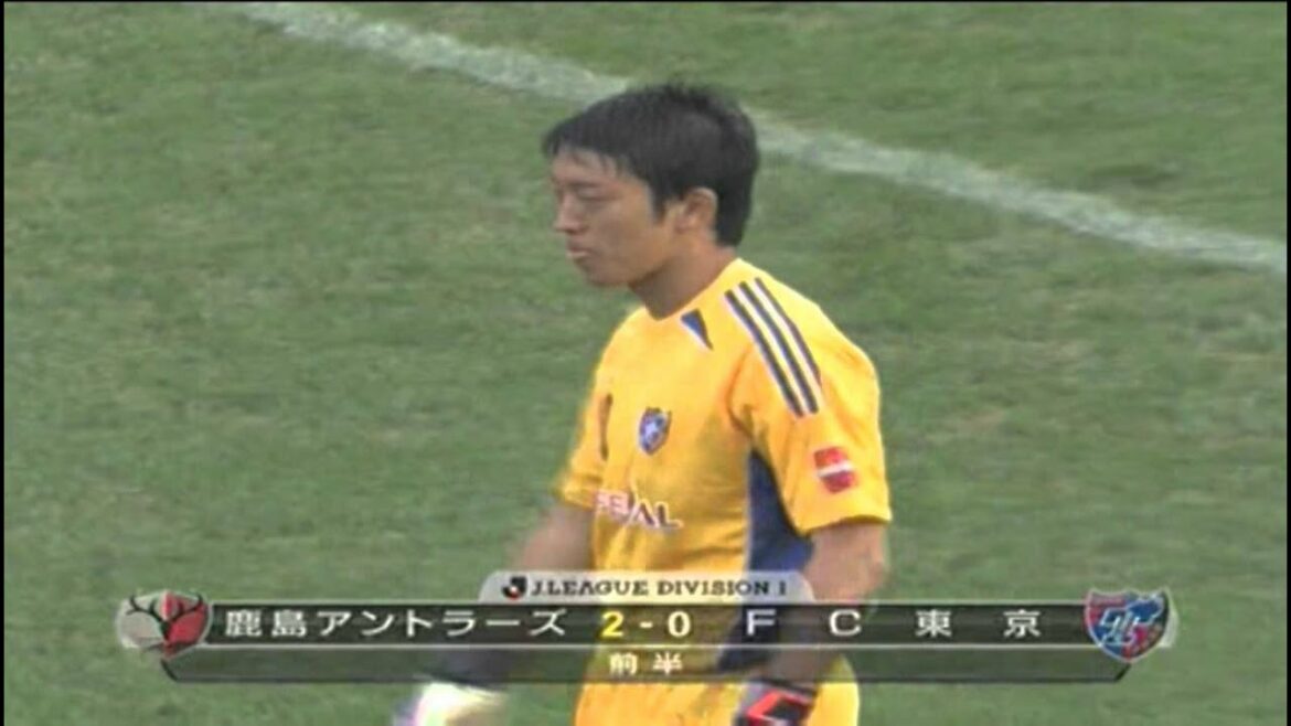 Gaku Shibasaki scores to put Kashima Antlers two up against Tokyo