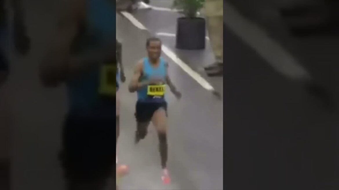 Enter Bekele DESTROYS Mo Farah In Epic Sprint Finish Enter Bekele DESTROYS Mo Farah In Epic Sprint Finish