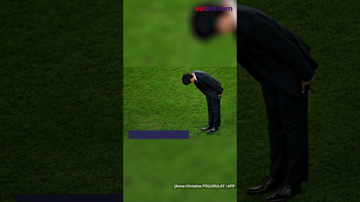 The Moment Hajime Moriyasu Bowed After Japan Failed in Top 16 #Shorts