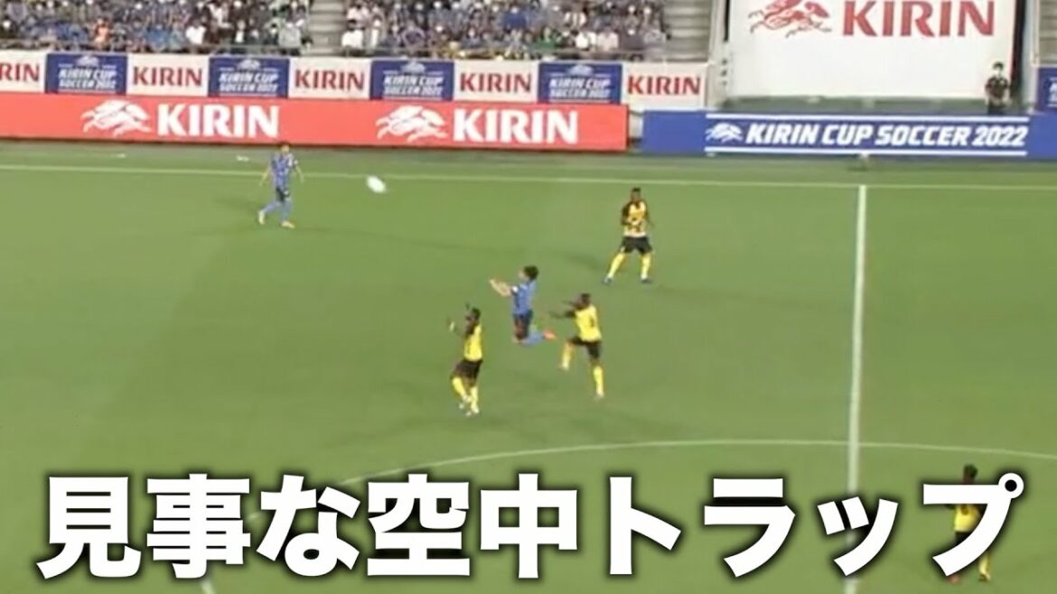 Kiyo Ueda who traps her chest in the air