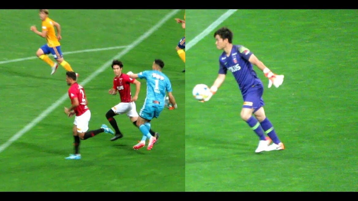 Urawa GK Nishikawa Shusaku VS Sendai GK Schmidt Daniel play Urawa x Sendai (1-0)