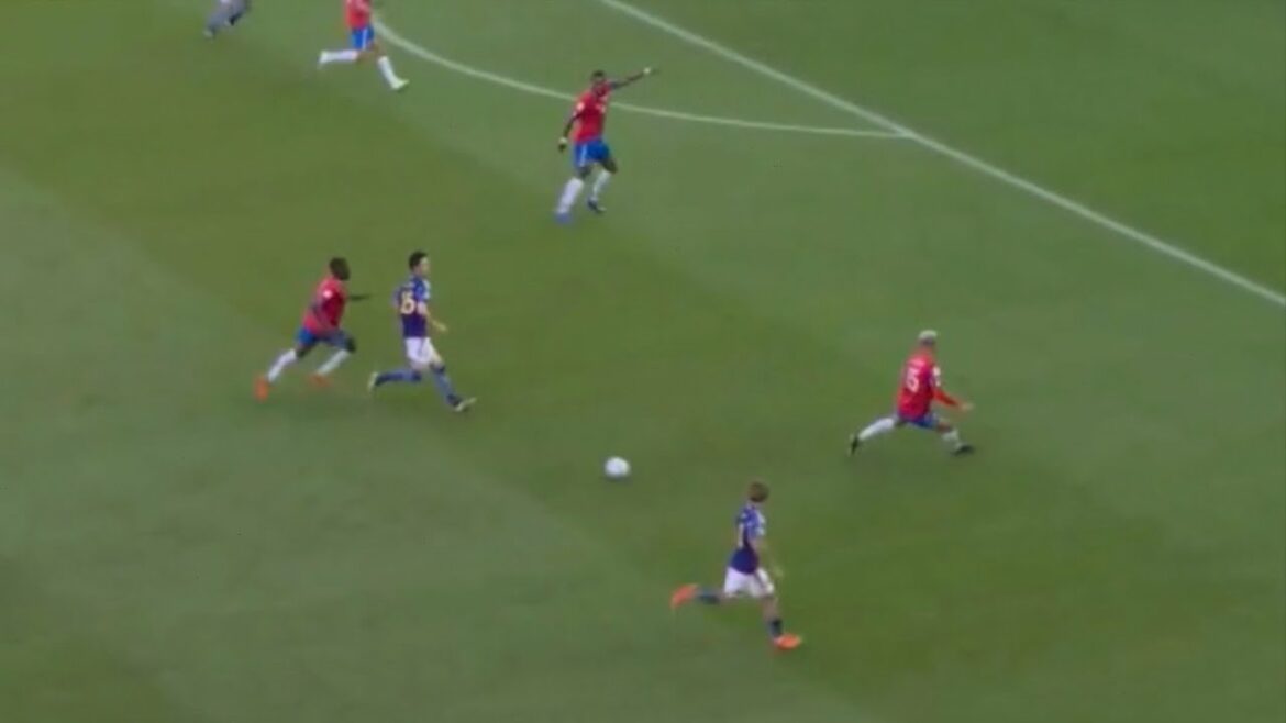 Daichi Kamata making a pass that I have only seen on PES Daichi Kamata making a pass that I have only seen on PES