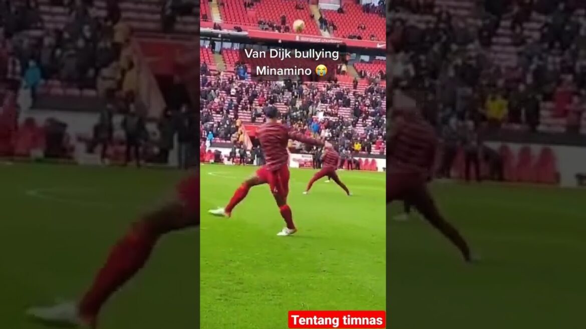 Van Dijk headshoot Minamino 🤣 Van Dijk headshoot Minamino 🤣