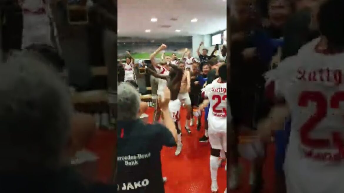[Dramatic]The locker room after the Stuttgart game where Endo's header decided to stay