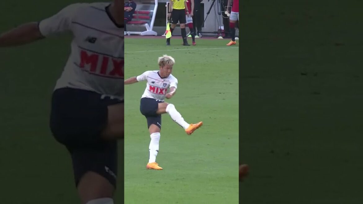 😱 Name a goalie that can stop this Shuto Abe 🚀 rocket! 😤 @J.LEAGUE International