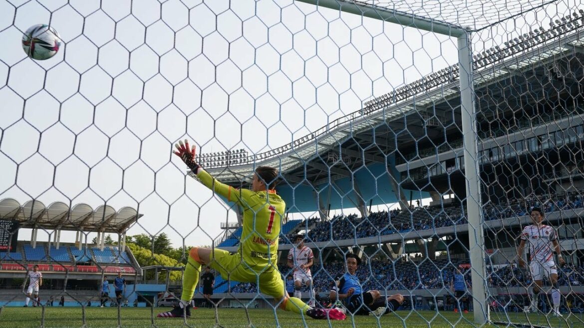 Why is Yamane here! Kawasaki F scored an additional point by jumping into Mitoma's cross that broke through the left flank[pick-up goal in Section 12]