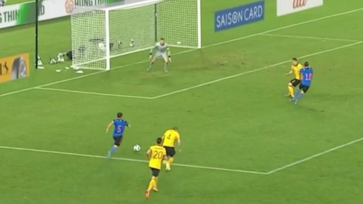 Takumi Minamino “Nagatomo, hit it” Takumi Minamino "Nagatomo, hit it"