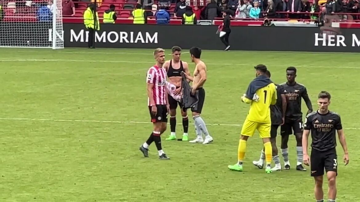 [Early release]Half-naked Niki Tomiyasu Takehiro who fulfills a touching reunion with Bologna era comrade Aaron Hickey