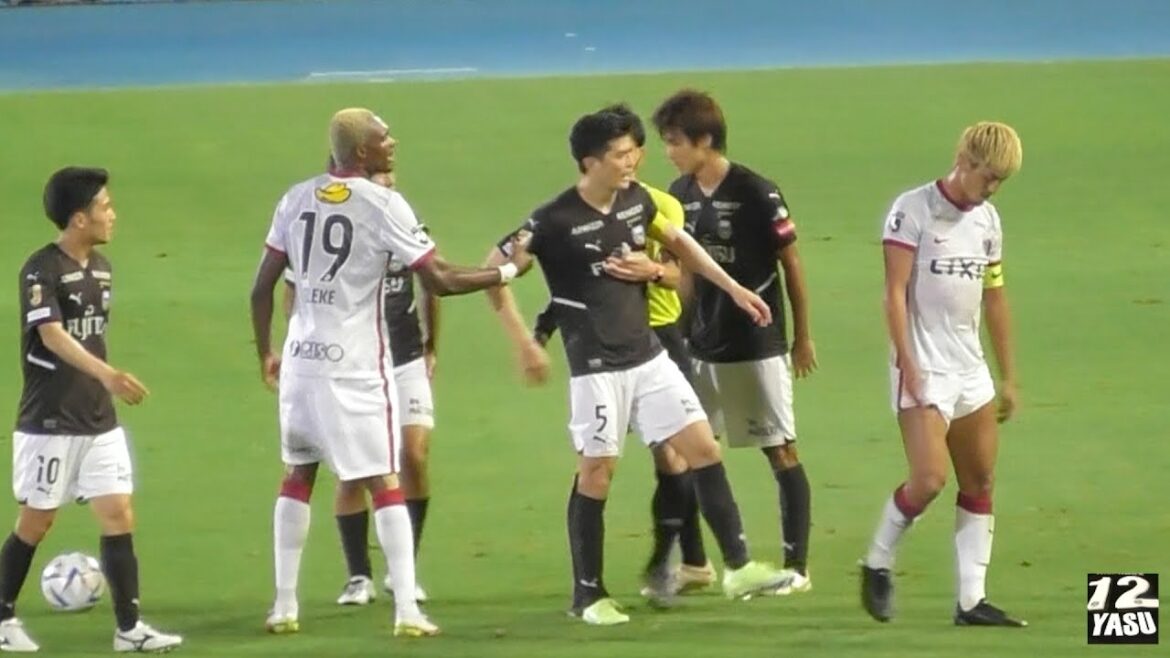 2022.8.27 Section J1-27[Kawasaki vs Kashima]When Taniguchi and Suzuki are about to quarrel, Oshima intervenes