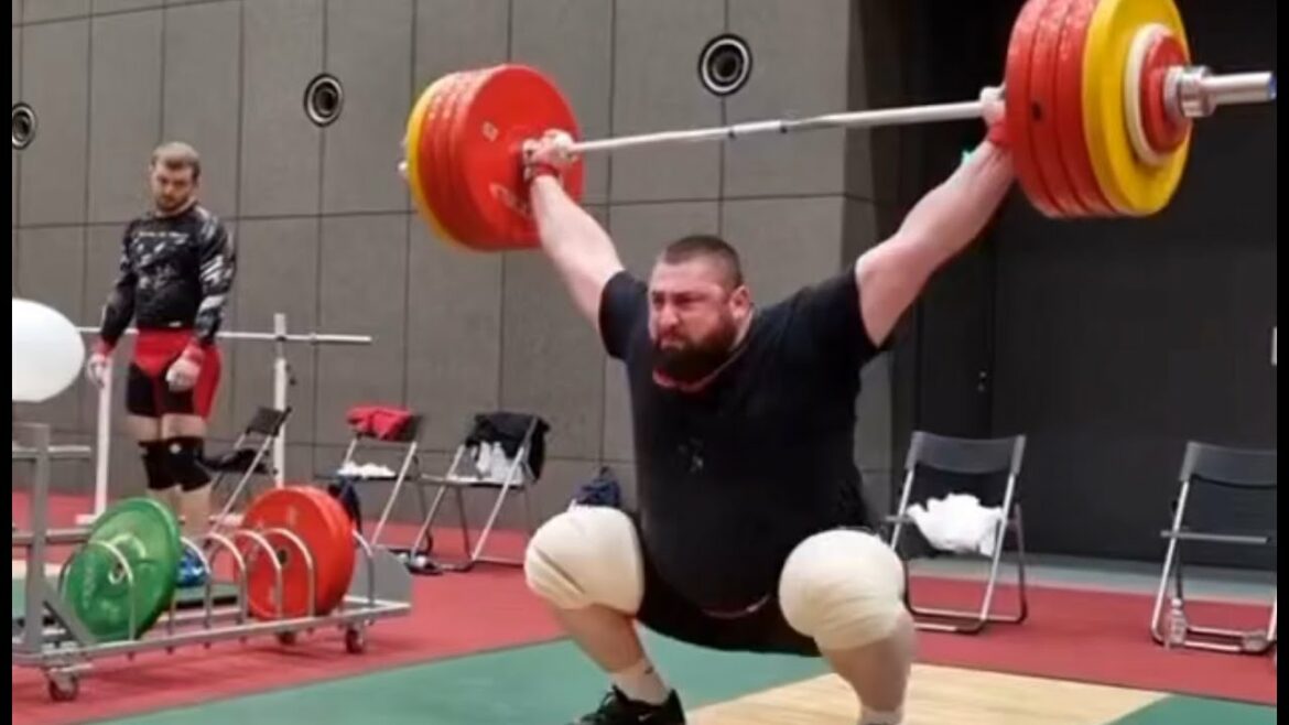 Lasha Talakhadze 🇬🇪 – 220 kg Snatch– Tokyo 2020 Olympic Training Hall – Men’s +109kg Lasha Talakhadze 🇬🇪 – 220 kg Snatch– Tokyo 2020 Olympic Training Hall – Men's +109kg