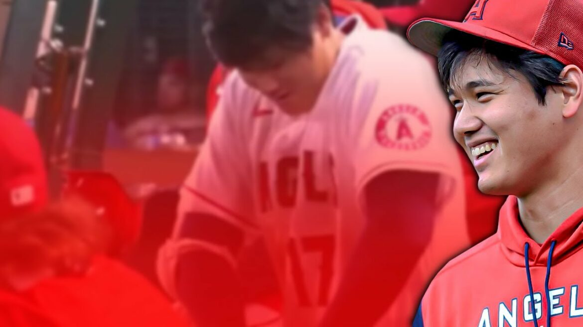 Shohei Ohtani gives his bat CPR after having a tough start to the season ☠️🤣 #shorts Shohei Ohtani gives his bat CPR after having a tough start to the season ☠️🤣 #shorts