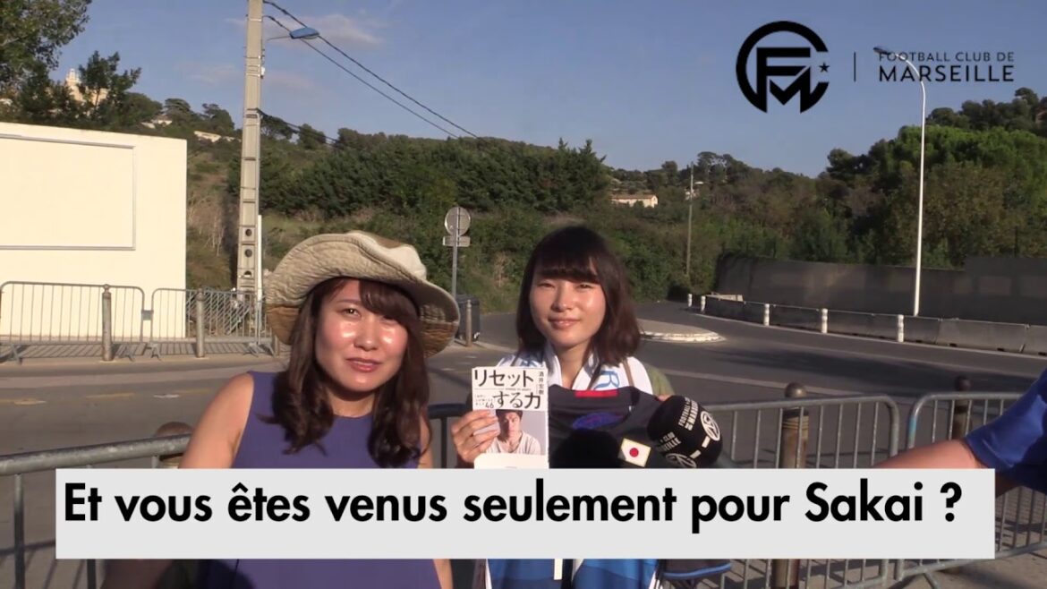 Sakai's song (酒井宏樹) sung by two supporters from Japan!