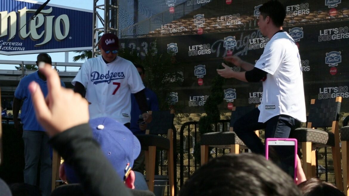 -[DODGERS] JULIO URIAS & KENTA MAEDA(Kenta Maeda) AT 2017 DODGERS FANFEST (VOL.2)