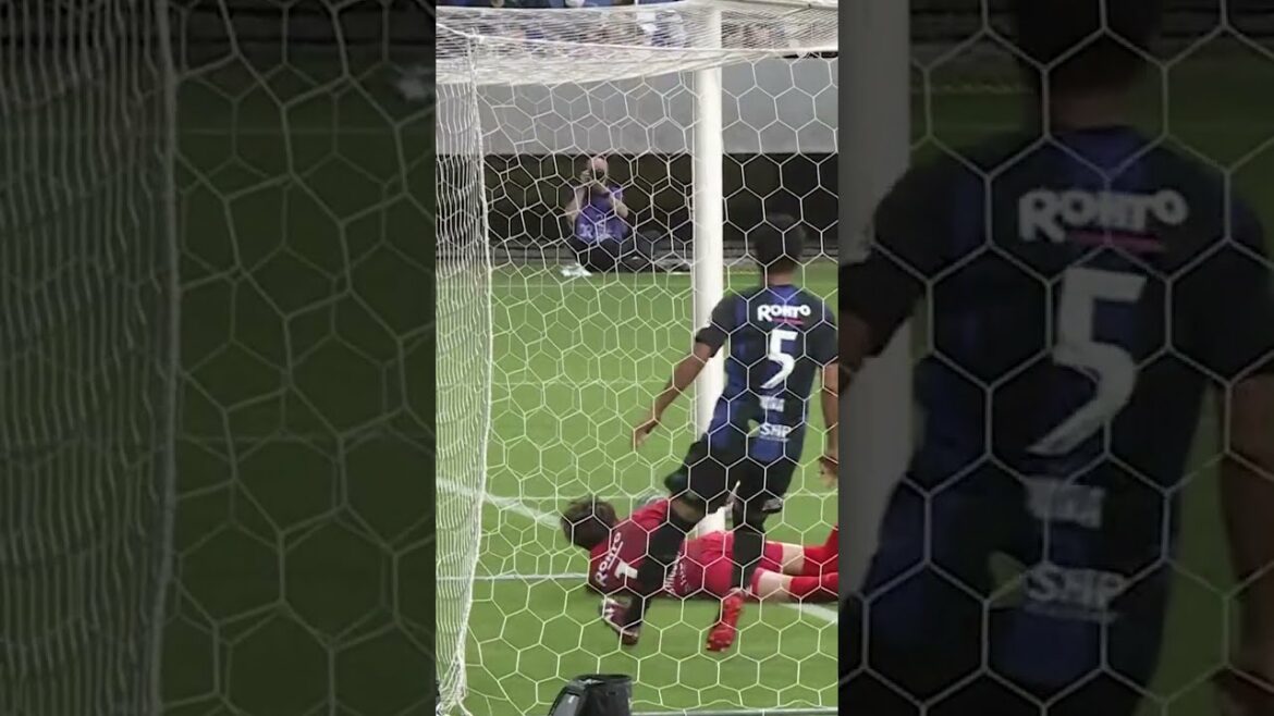 😱Nice save from Higashiguchi⚽️🧤 @J.LEAGUE International