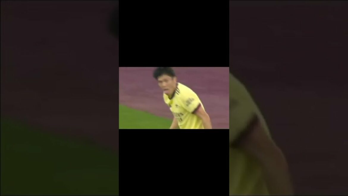 Reaction Takehiro Tomiyasu After Kiss Lukasz Fabianski #shorts #fabiański #arsenal #westham