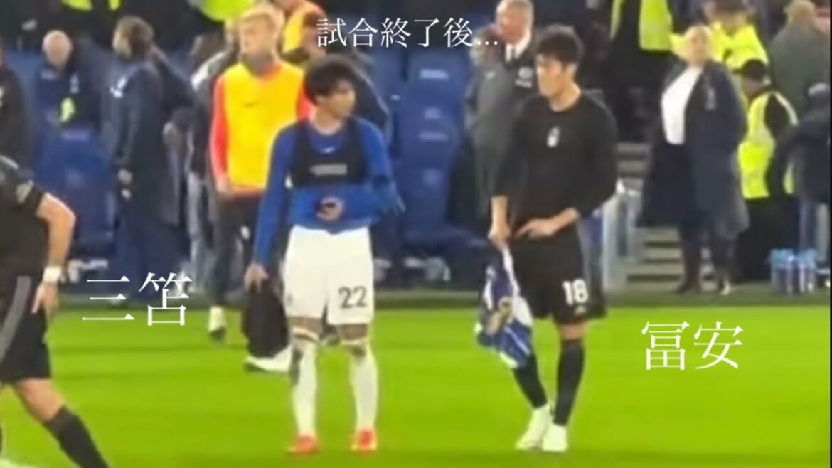 [Mitsuboshi & Tomiyasu]Exchange uniforms after the match