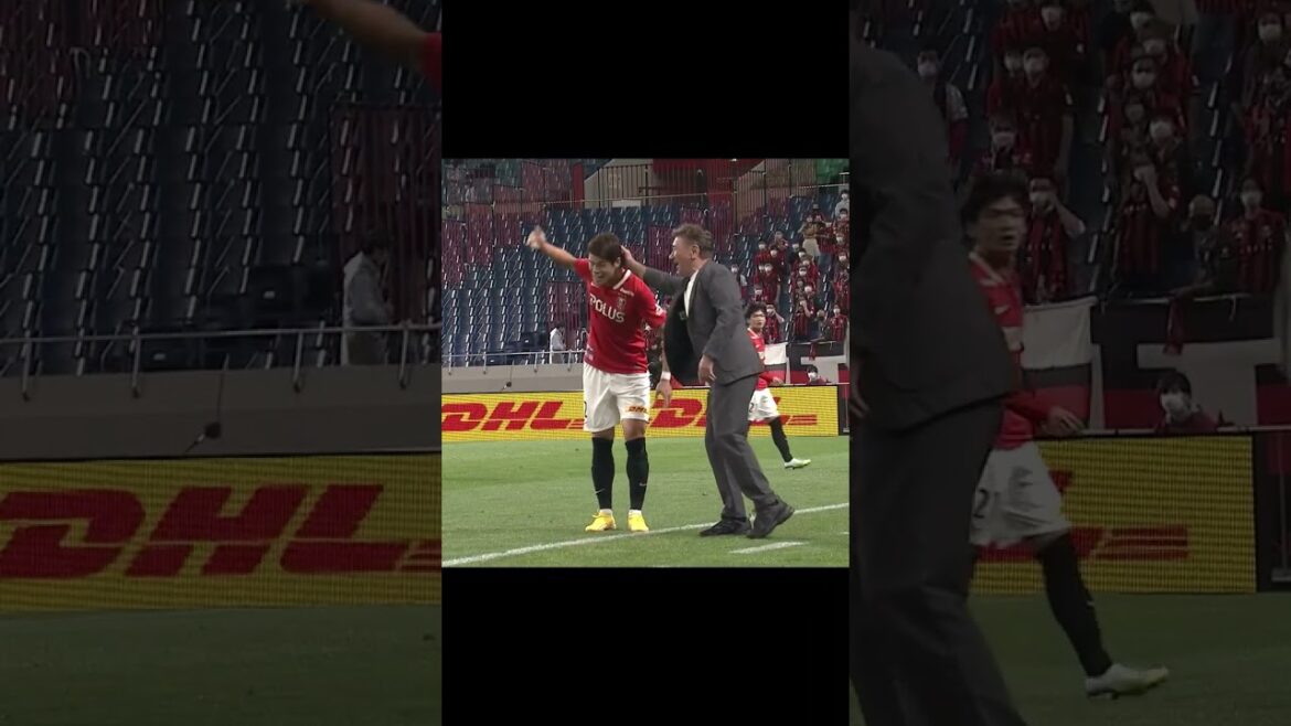 Director Misha Hiroki Sakai Stroking the player's head 😊[Wacky Choice]October 20, 2022 #shorts