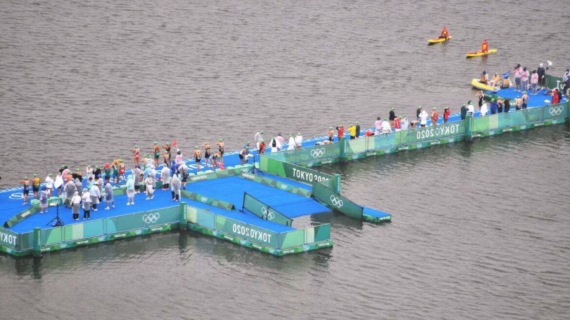 Tokyo Olympic women's triathlon start