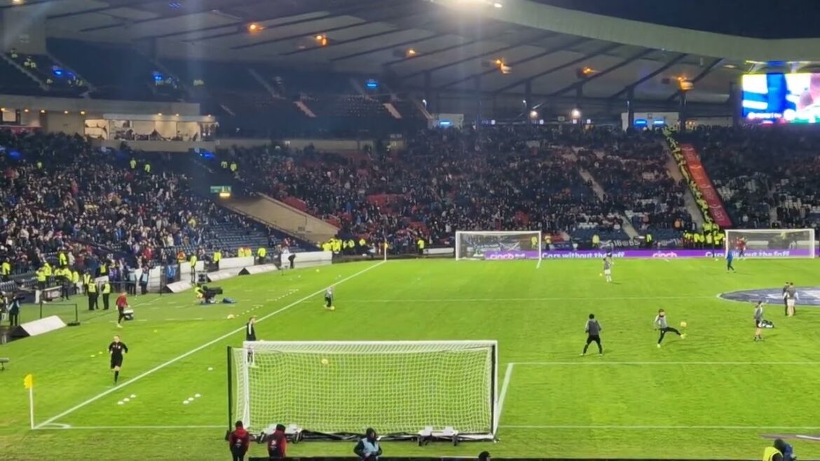Daizen Maeda, Daizen Maeda specific solo warm up with Harry Kewell. Daizen Maeda, Daizen Maeda specific solo warm up with Harry Kewell.