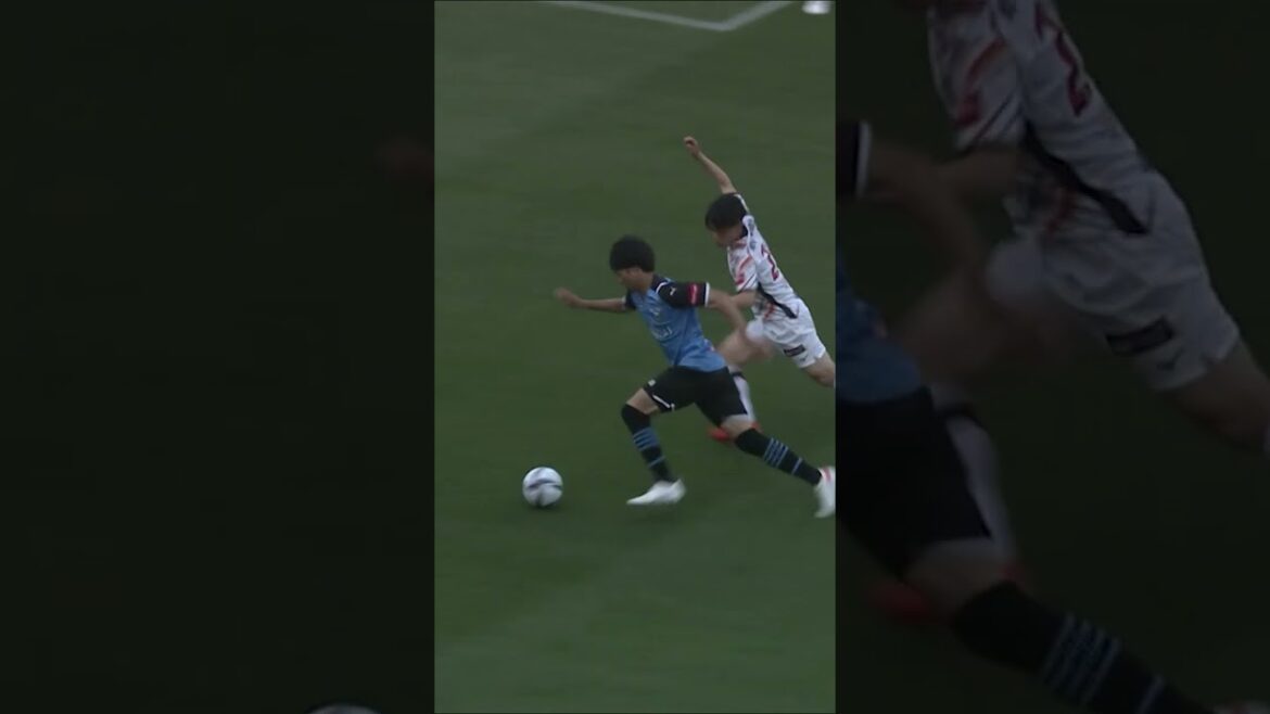 🤯 Kaoru Mitoma was a PROBLEM in the #JLEAGUE 🐬 #MadeInJLeague