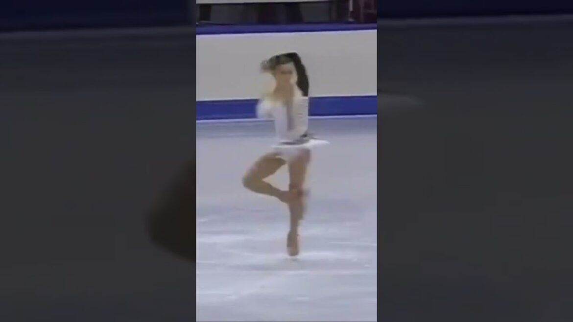 Sasha Cohen’s Spectacular Forward Scratch Spin #shorts #figureskating #usfigureskating #olympics