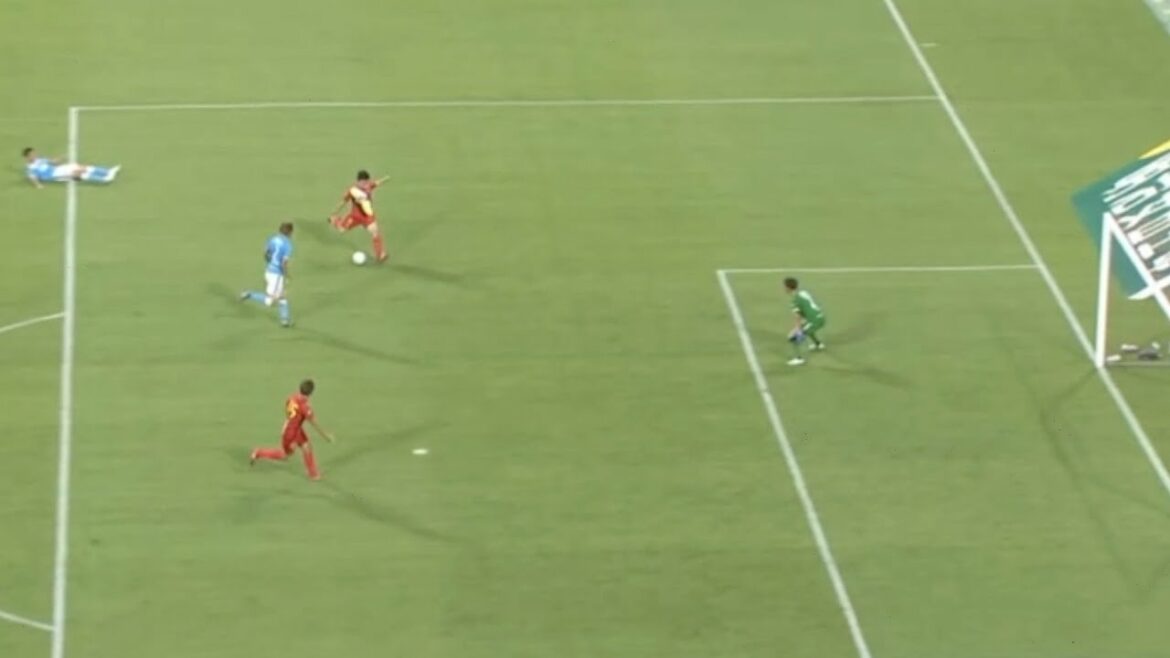 Yuki Soma shooting like a lie in front of Director Moriyasu Yuki Soma shooting like a lie in front of Director Moriyasu