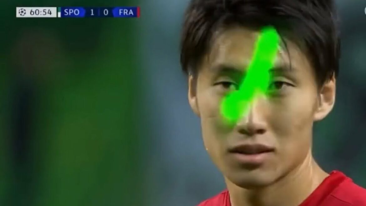 Daichi Kamada's cynical smile when he kicks a penalty, his eyes are lasered by Sporting Lisbon fans