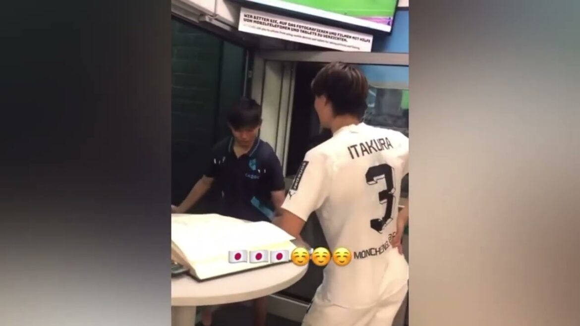 Chat between Takefusa Kubo and Ko Itakura