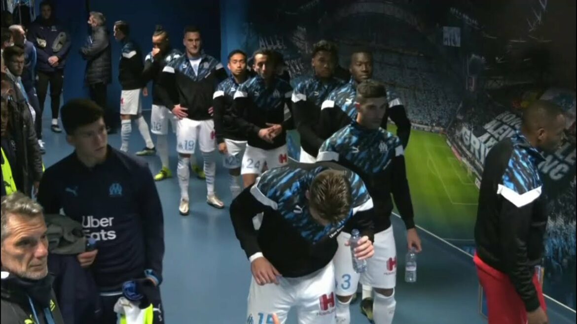 Chatting before the game[Yuto Nagatomo (Marseille)]This is the world-class communication skill 2