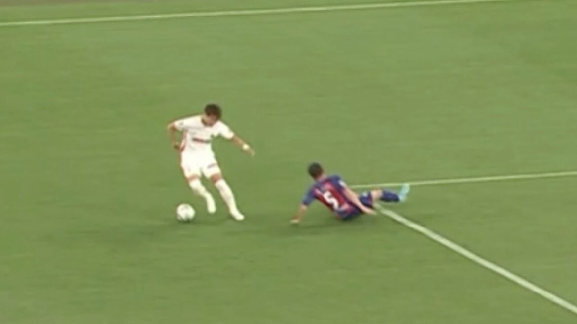 Yoichiro Kakitani who makes Nagatomo have buttocks twice Yoichiro Kakitani who makes Nagatomo have buttocks twice