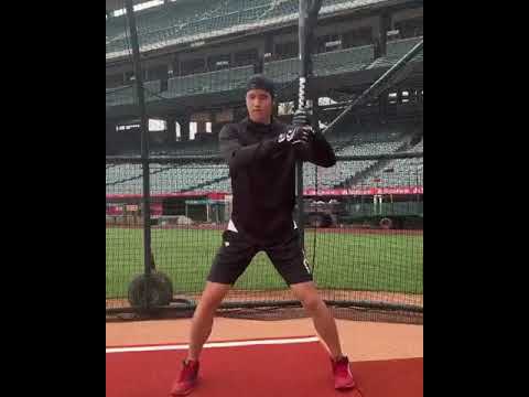 Shohei Ohtani poniendose ready. #mlb #beisball #baseball #shorts Shohei Ohtani poniendose ready. #mlb #beisball #baseball #shorts