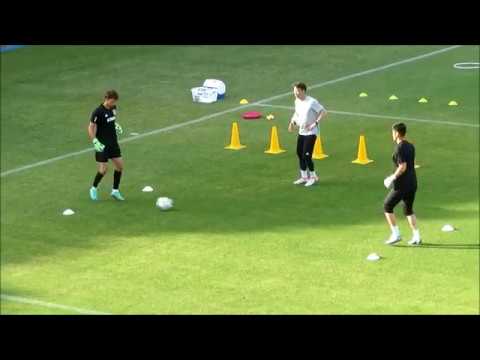 Goalkeeper Eiji Kawashima and Masaaki Higashiguchi practice Japan national football team training camp (Day 5) Goalkeeper Eiji Kawashima and Masaaki Higashiguchi practice Japan national football team training camp (Day 5)