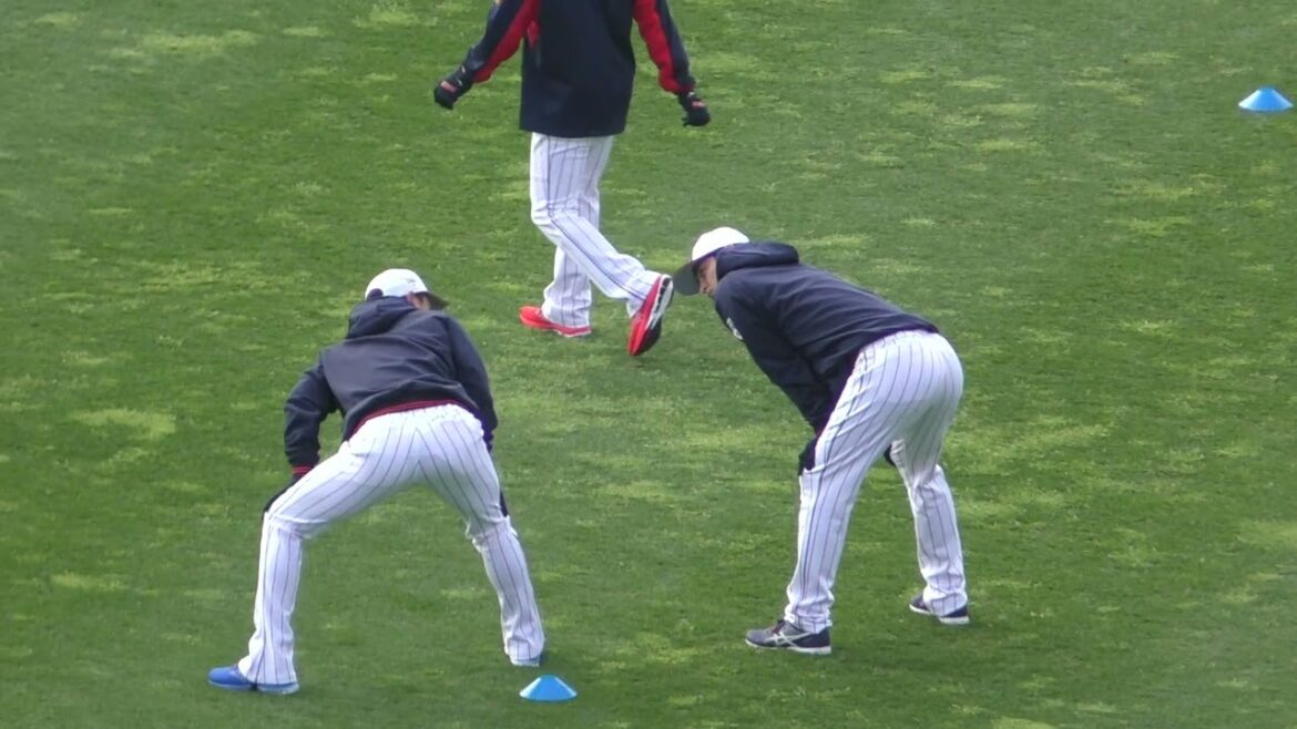 Yu Darvish is actively involved with young people! Talk casually to Hiroto Takahashi and communicate!  #Japan National Team #Samurai Japan #Camp #WBC